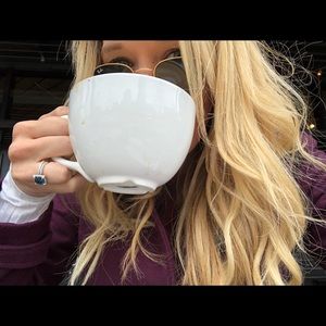 Meet your Posher, Alexia